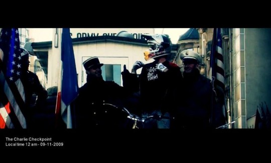 Julien Dupont a Checkpoint Charlie-nál
