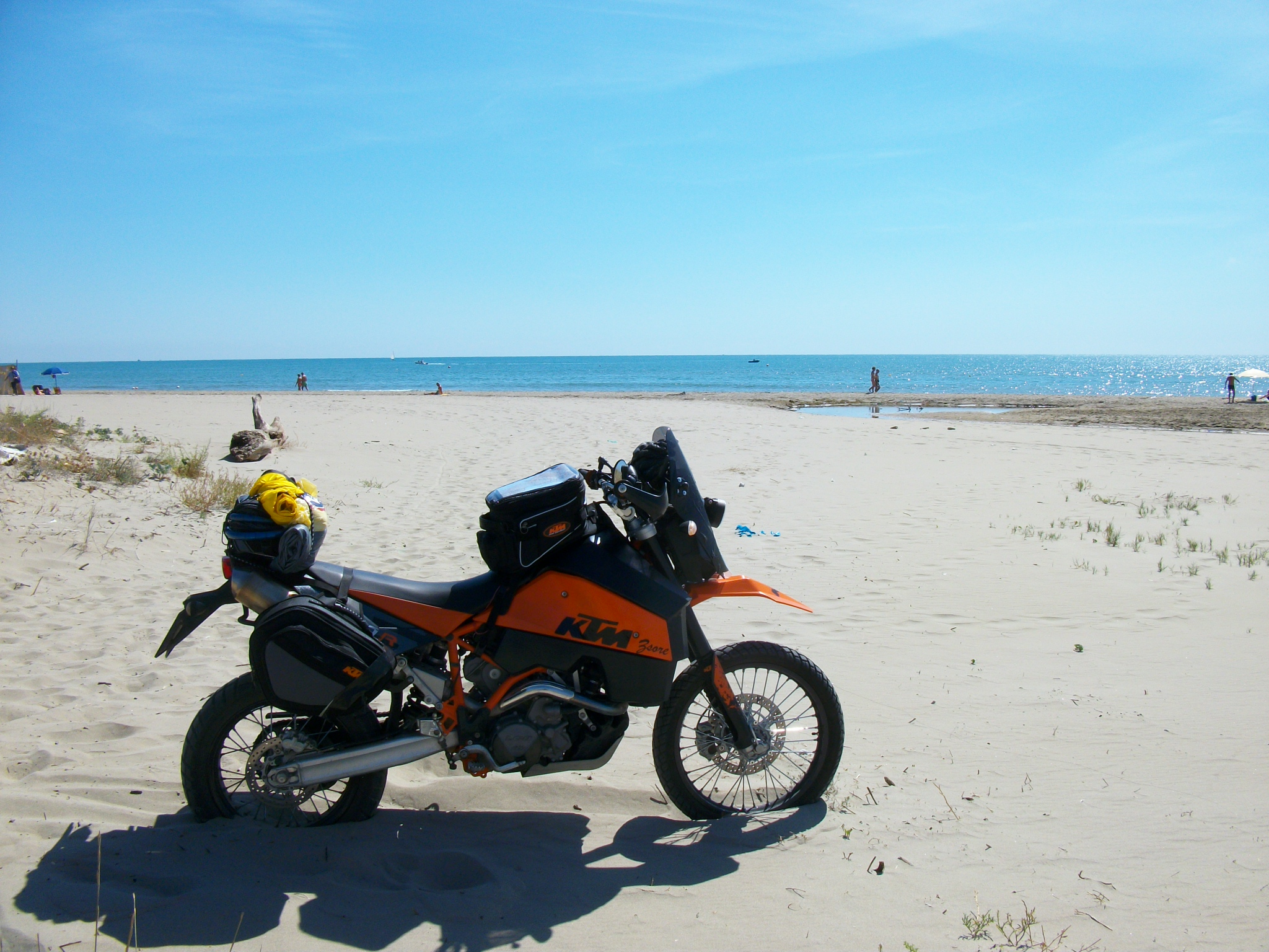 A Tarantói öböl strandjának forró homokjában sztender sem kellett