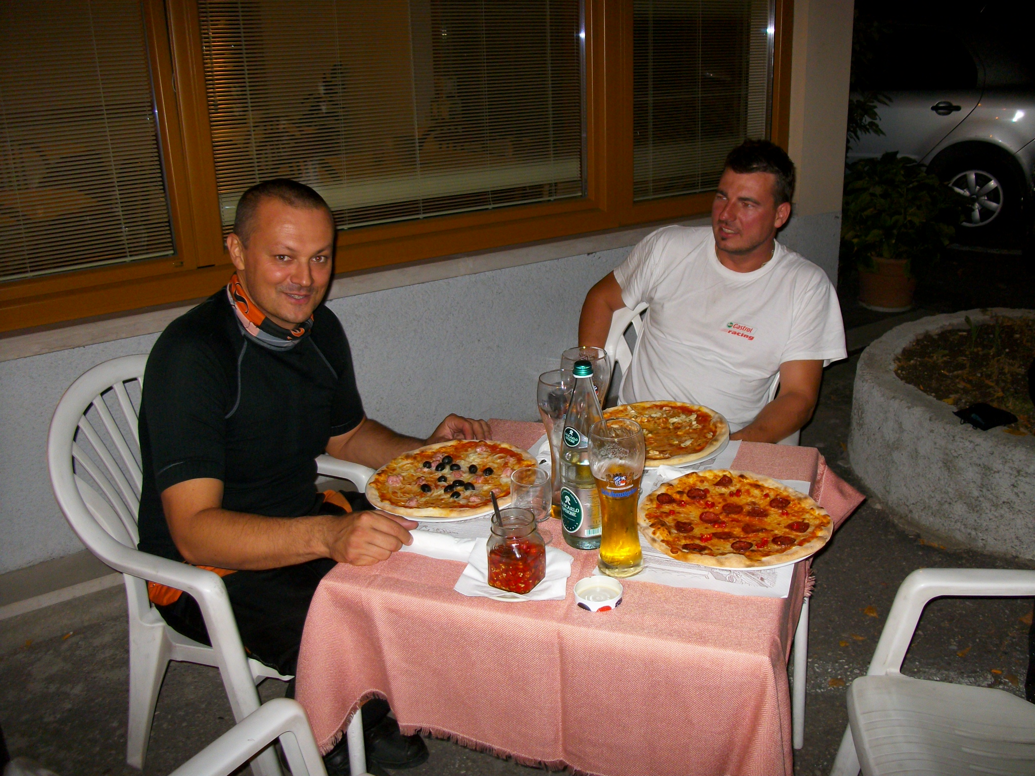 Kifogástalan vendéglátás: friss, forró pizza este tízkor