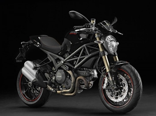 Ducati Monster 1100 EVO: sztenderd ABS, kipörgésgátló, javított ergonómia és Diavel kipufogó