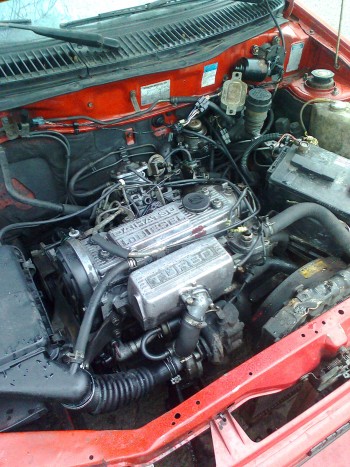 A Daihatsu turbódízel motortere (a képre kattintva galéria nyílik)