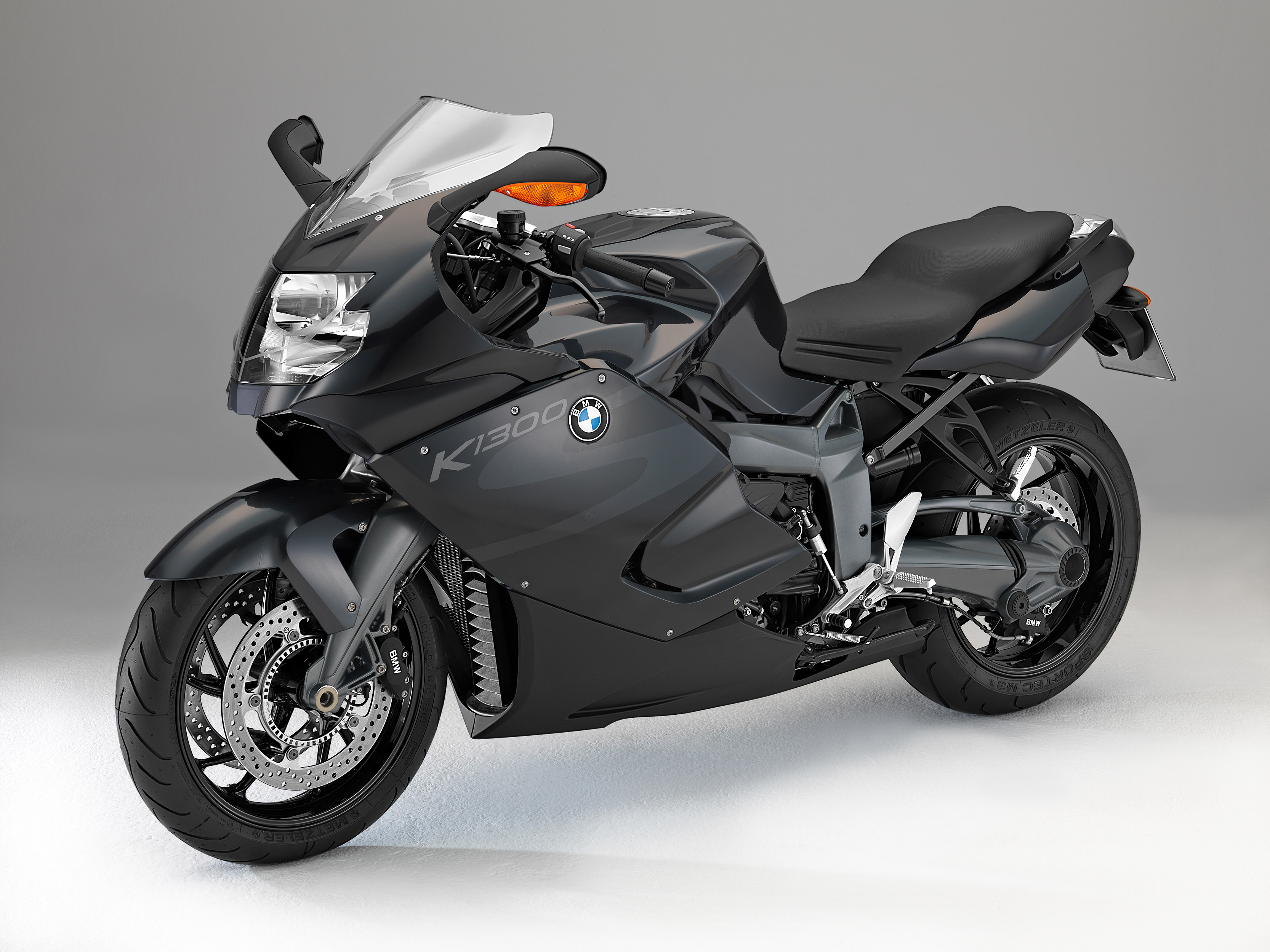 Новые модели мотоциклов. BMW мото k1300. Мотоцикл БМВ k1300s. BMW K 1300 S черный. BMW k1300s 2014.