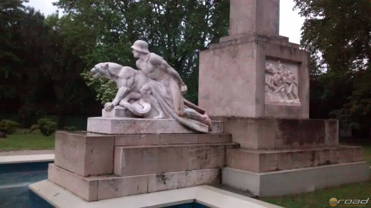 A szobor Győrben