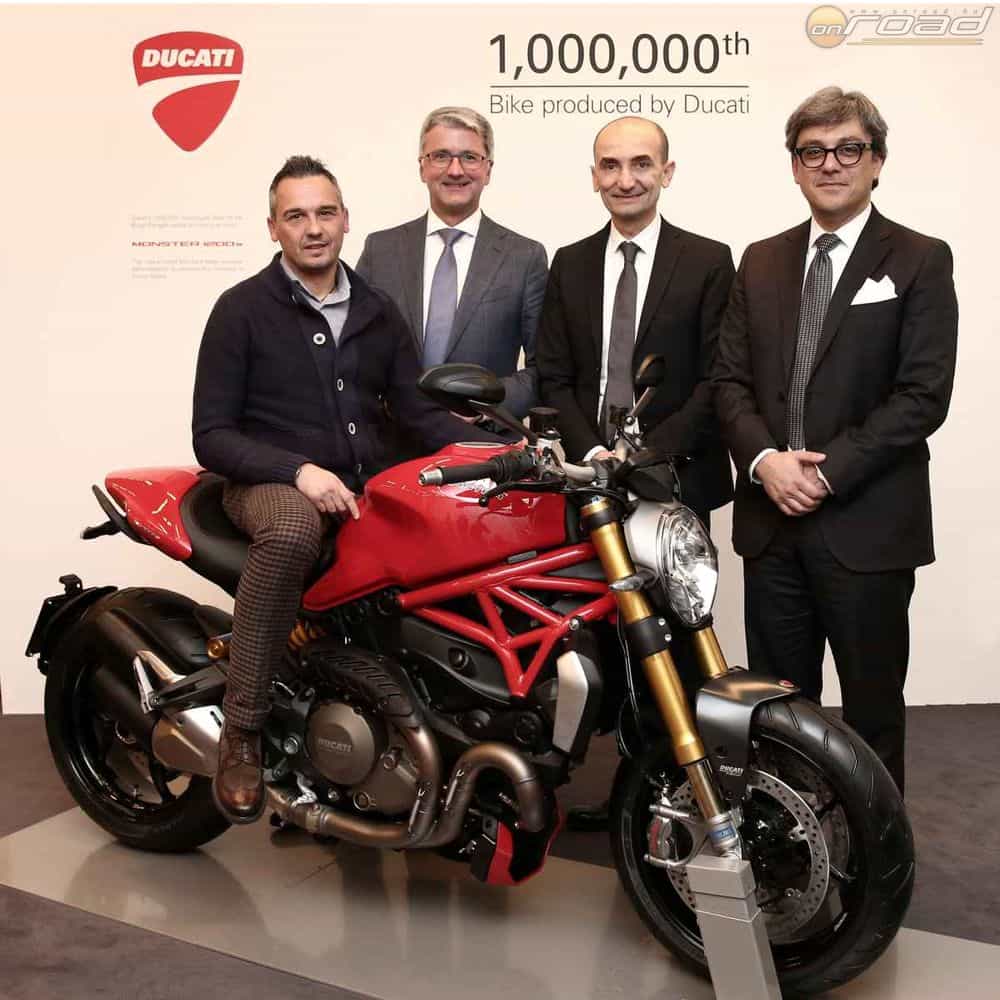 Az egymilliomodik Ducati pedig egy Monster 1200S, amelyre méltán büszke a tulajdonos és a cég összes vezetője