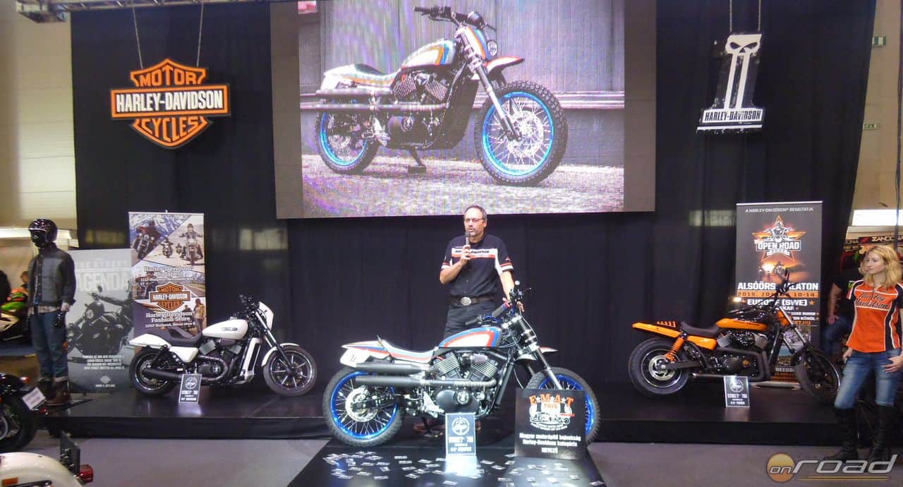 A Harley stand középpontját a HD-Budapest és a Sapka Művek közös építése tölti ki - élőben meseszép ám a motor!