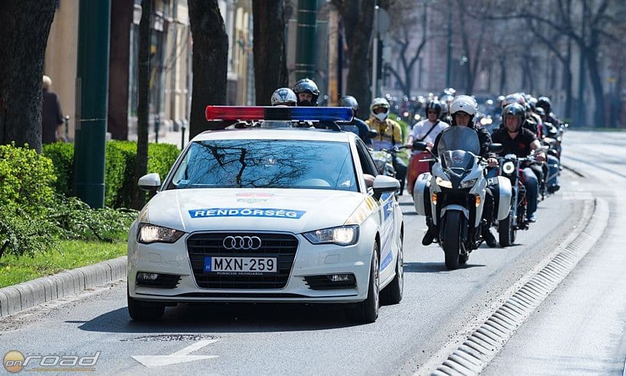 Rendőri felvezetéssel és biztosítással motoroztuk körbe a várost
