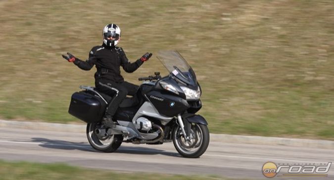 Jön a vezető nélkül közlekedő BMW motorkerékpár!
