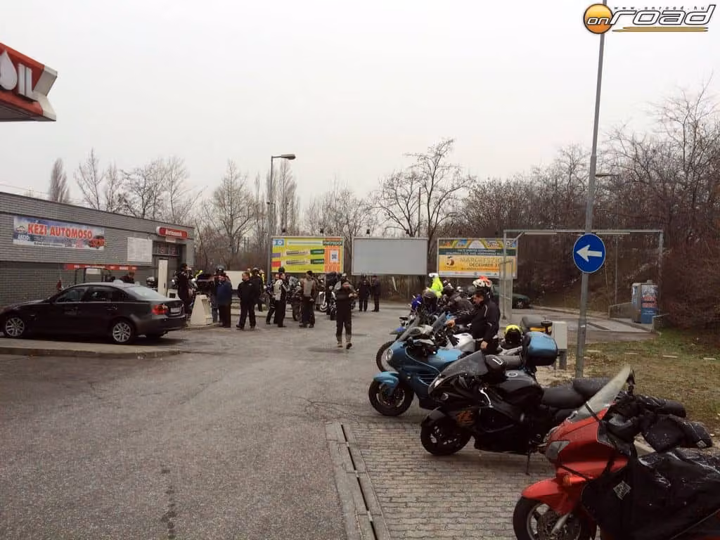 Amerre néztünk, motorok álltak