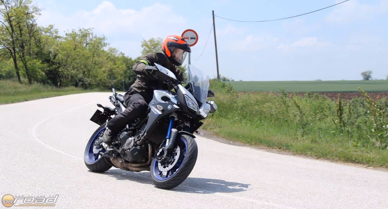 Egyszerűsége ellenére nagyon sportos és még éppen elég kényelmes - azaz túrázásra alkalmas - is