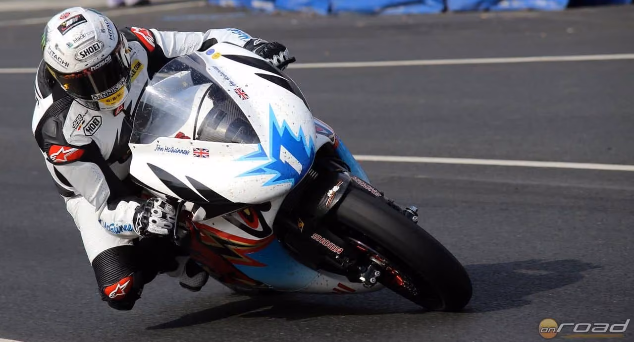 John McGuinness útban a TT Zero győzelem felé