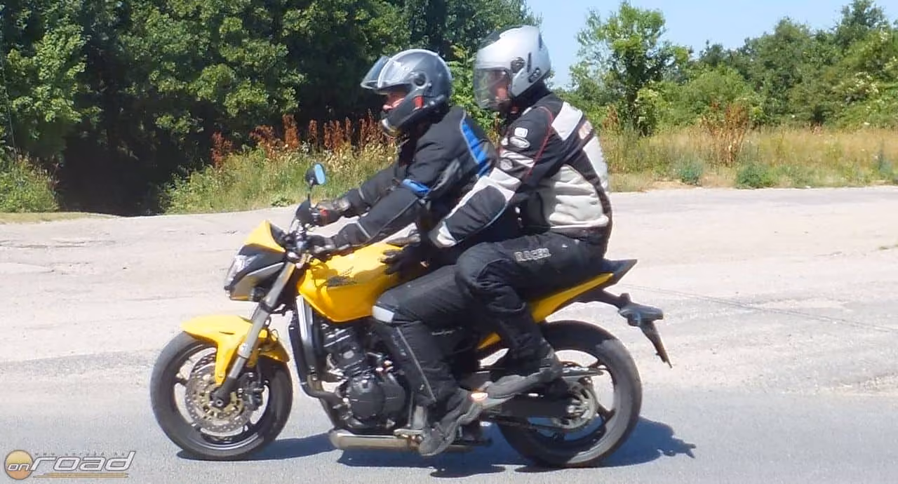 A Hornet utasbarátságában is elmarad az NC750X mögött