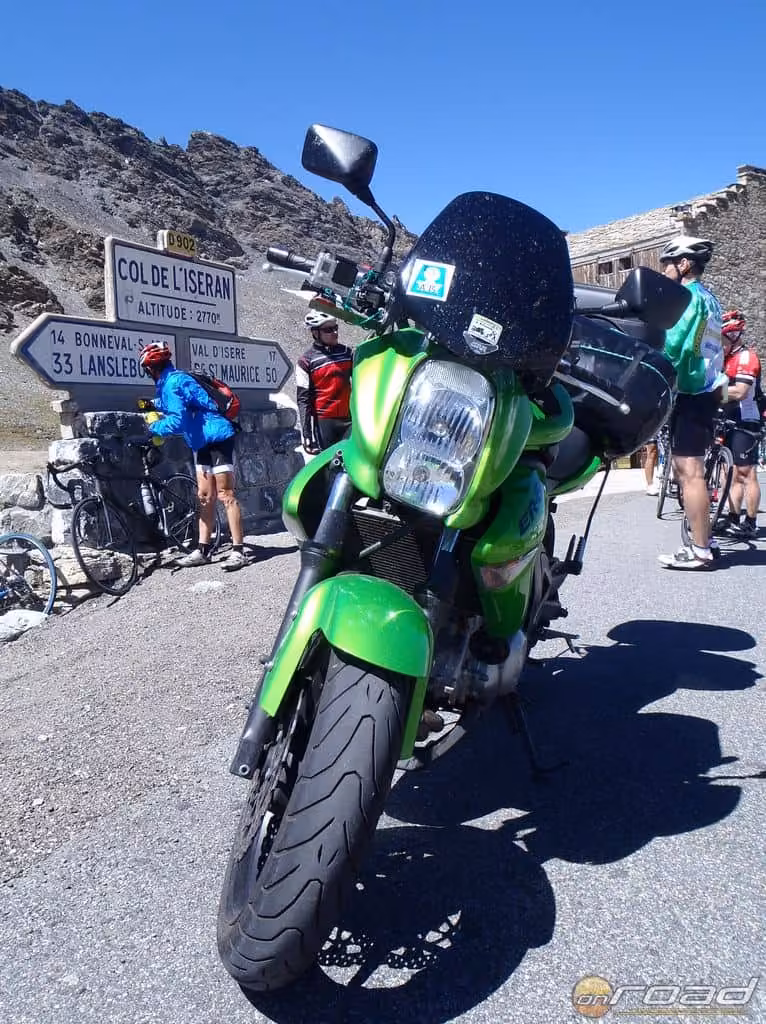 2'770 méter magasra motorral? Semmi! Na de biciklivel!!!