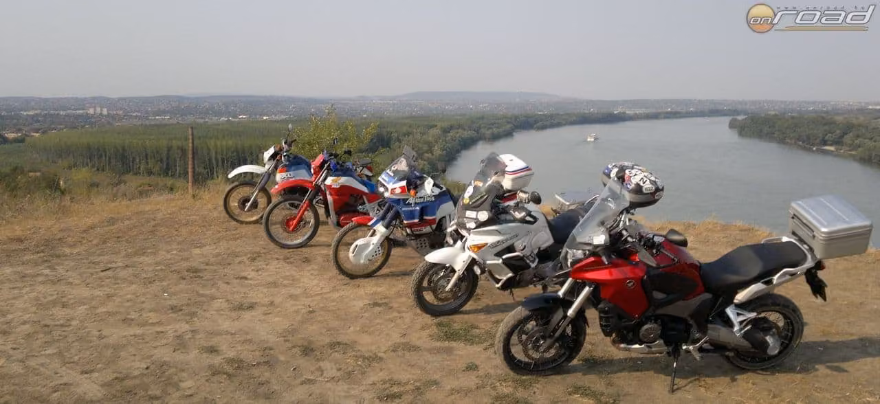 Balról jobbra a Honda túraenduroi (a teljesség igénye nélkül): XL600, XLV750R, XRV650 (Africa Twin), XL1000V, VFR1200X