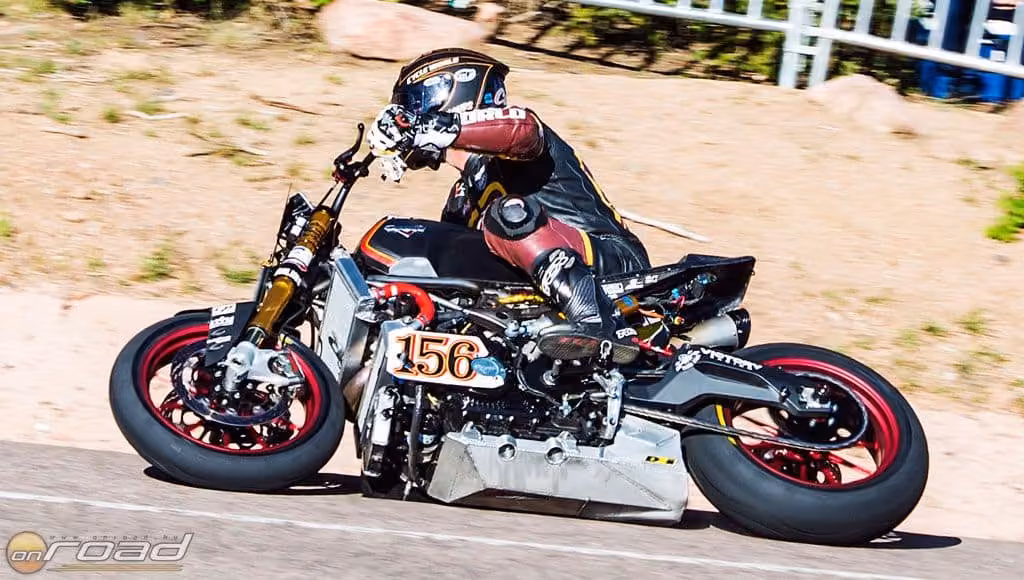 A Project 156 Roland Sands munkája, kimondottan a Pikes Peakre épült