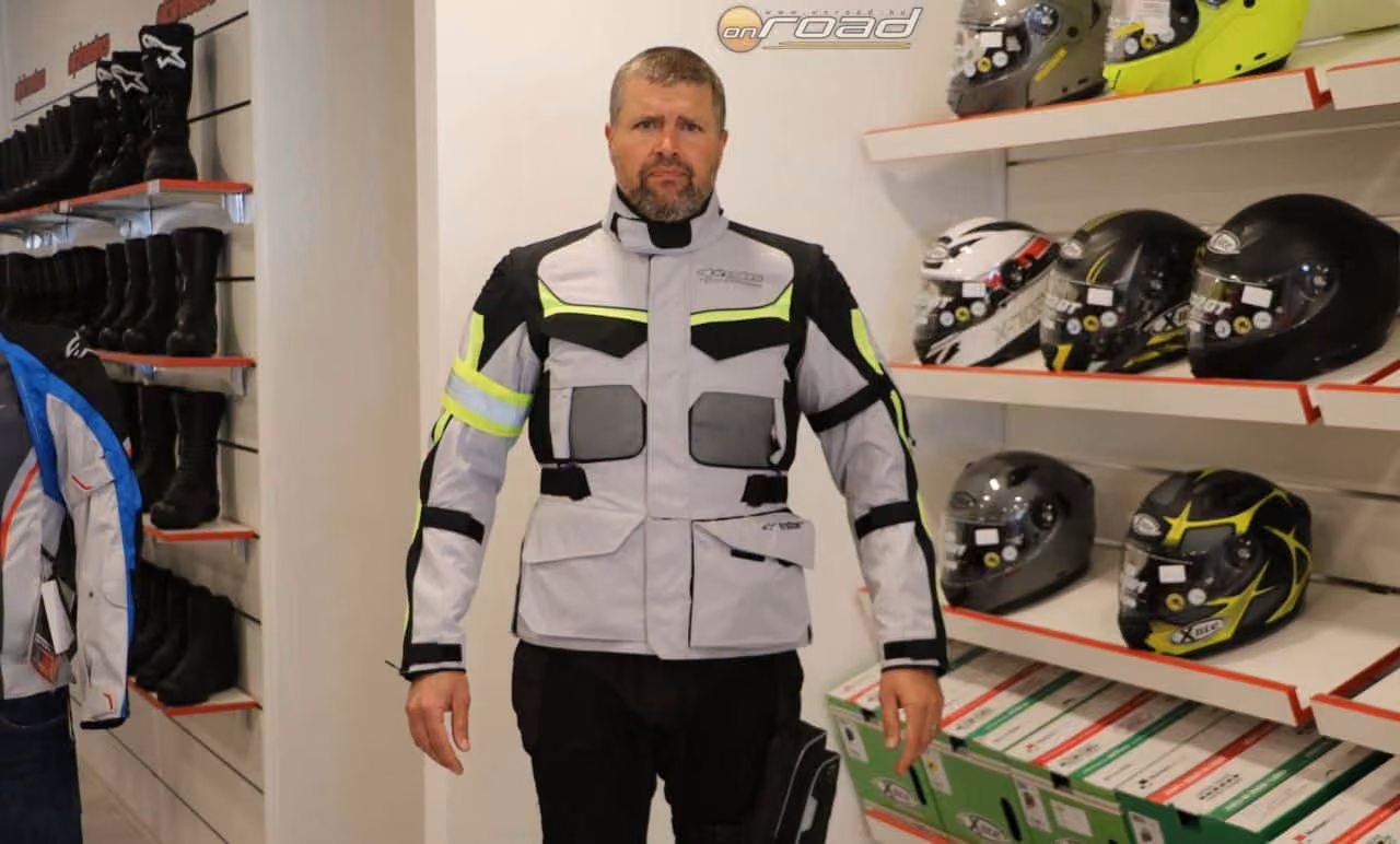Kellemesen összeállított színvilágú, igényes cordura kabát