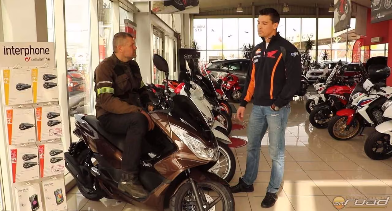 A Szallerbeck motoros értékesítője, Stáhly Zsolt segített összeszedni a kategóriák közti különbségeket