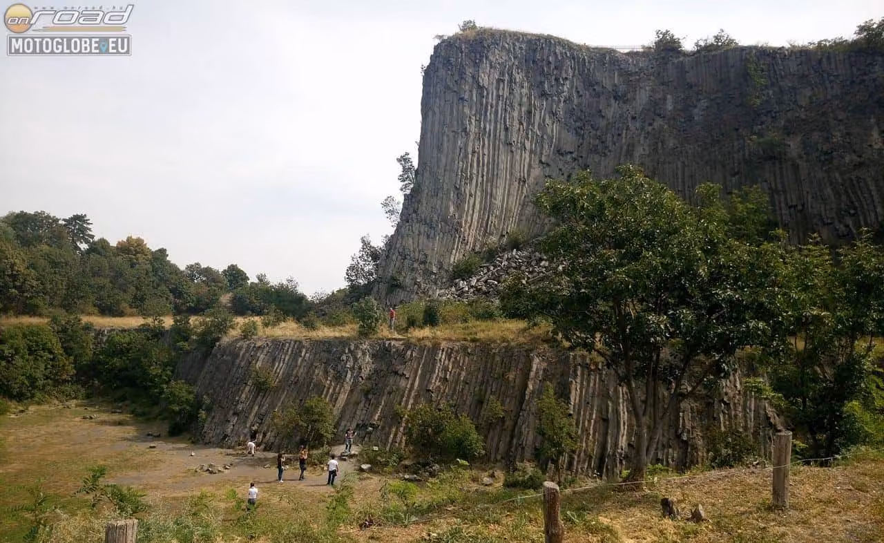 Monumentális