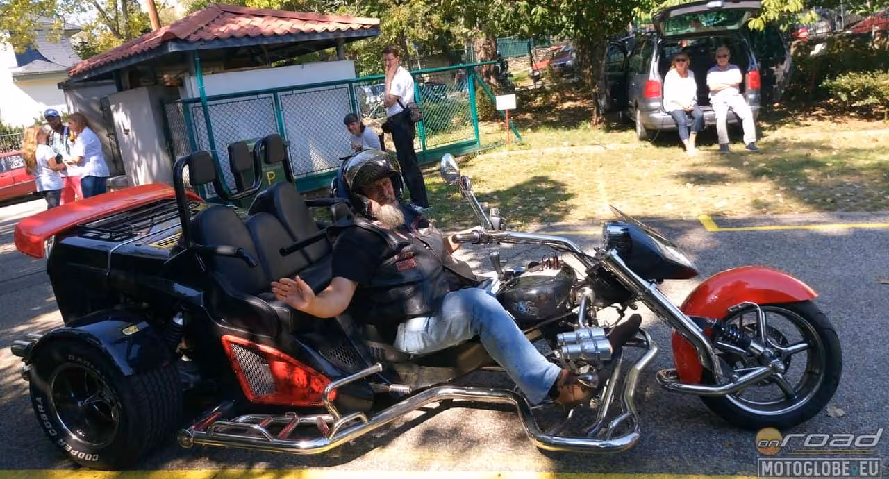 A trike-okra nagy szükség van, hiszen sok gyerek nem tud kapaszkodni