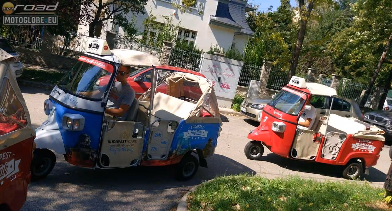 Jönnek a tuk-tuk-ok
