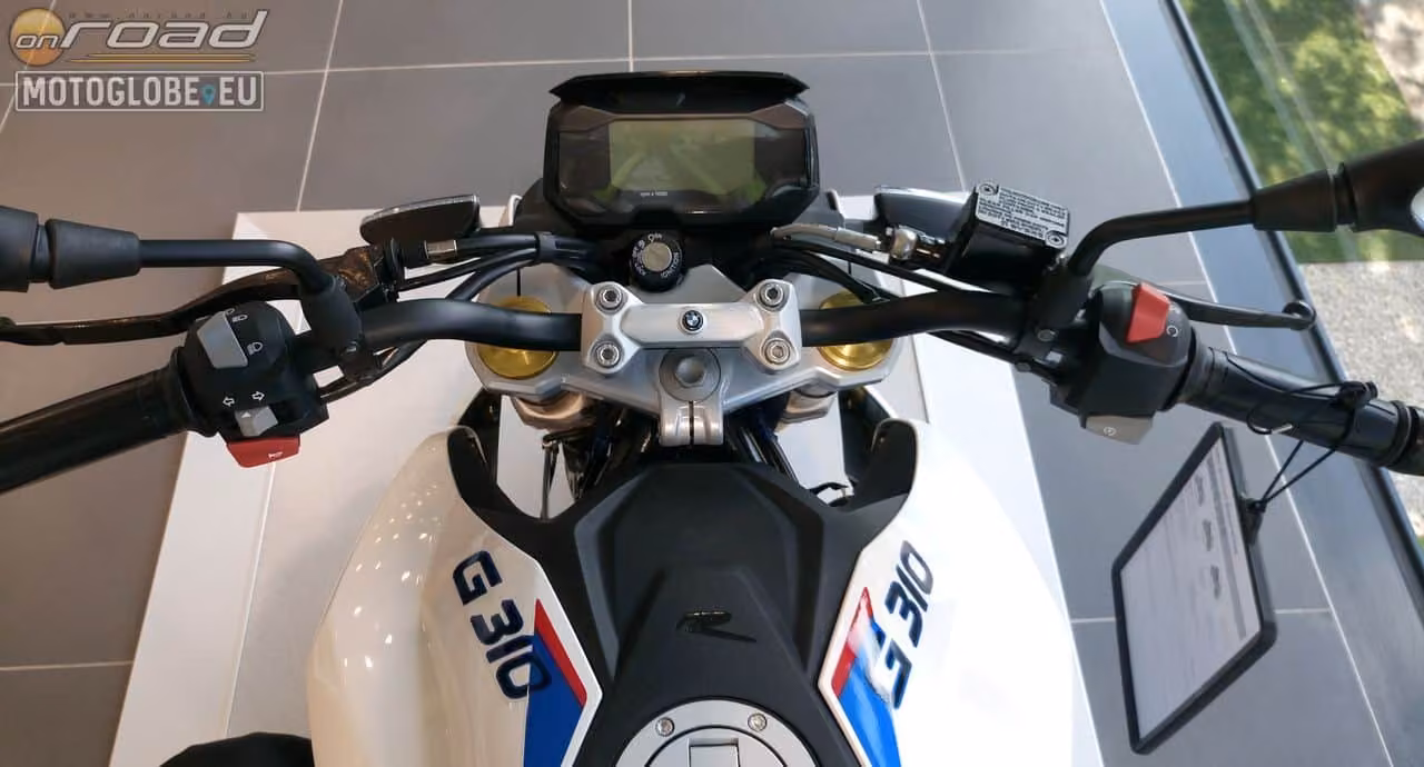 Műszerfal - sajnos a motor kulcsa nem volt még ott