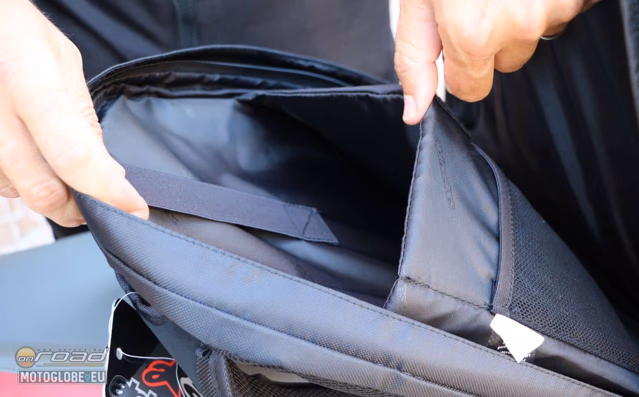 A laptopnak külön helye van, megfelelő párnázással
