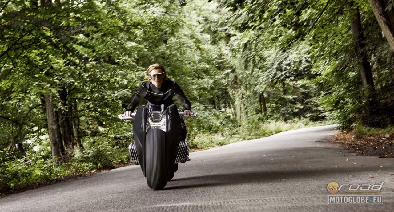 A motor képes egyensúlyban tartani saját magát - akár álló helyzetben is
