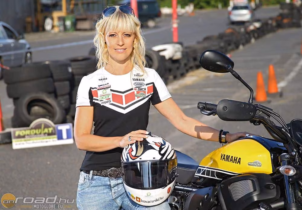 Nem túl nagy meglepetés: Niki Yamahán "tanult" motorozni