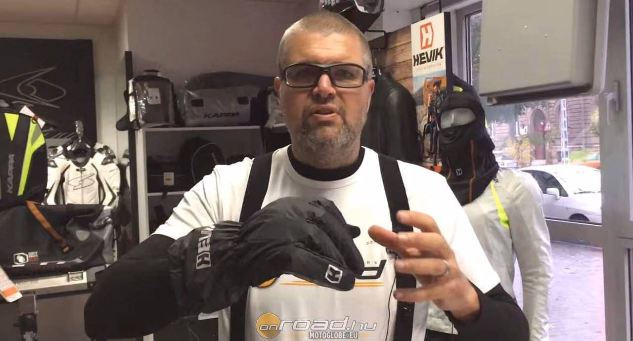 Sokkal könnyebben és szabadabban mozognak az ujjaid benne, mint egy vaskos téli kézvédőben
