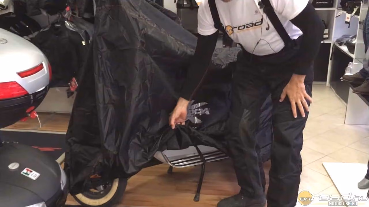Vízálló anyag, azonban a motor nem rohad be alatta