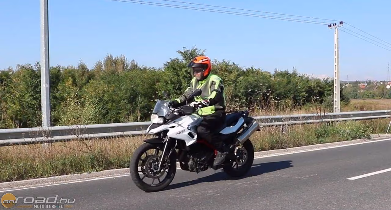 Amikor meg kell állni: vészfékezés motorral