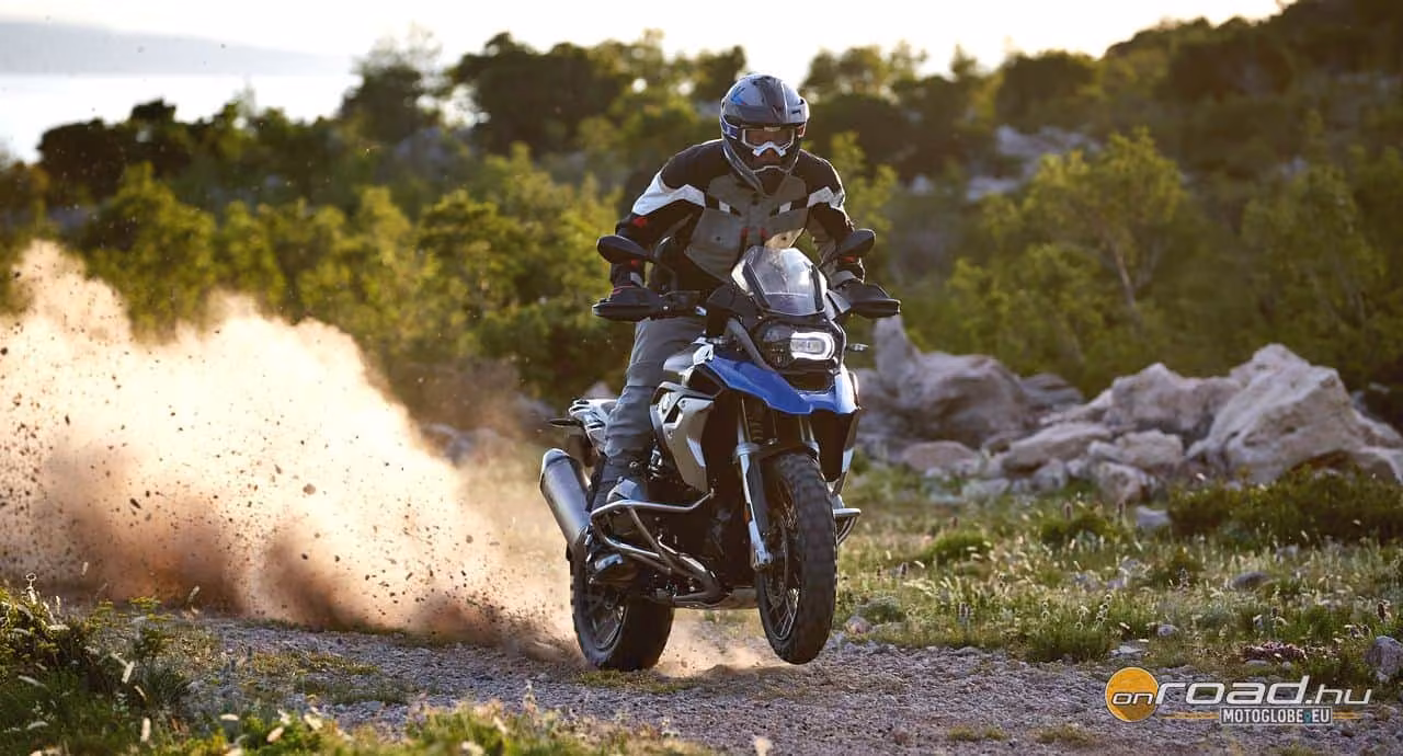 Okosabb és keményebb lesz a 2017-es BMW R1200GS