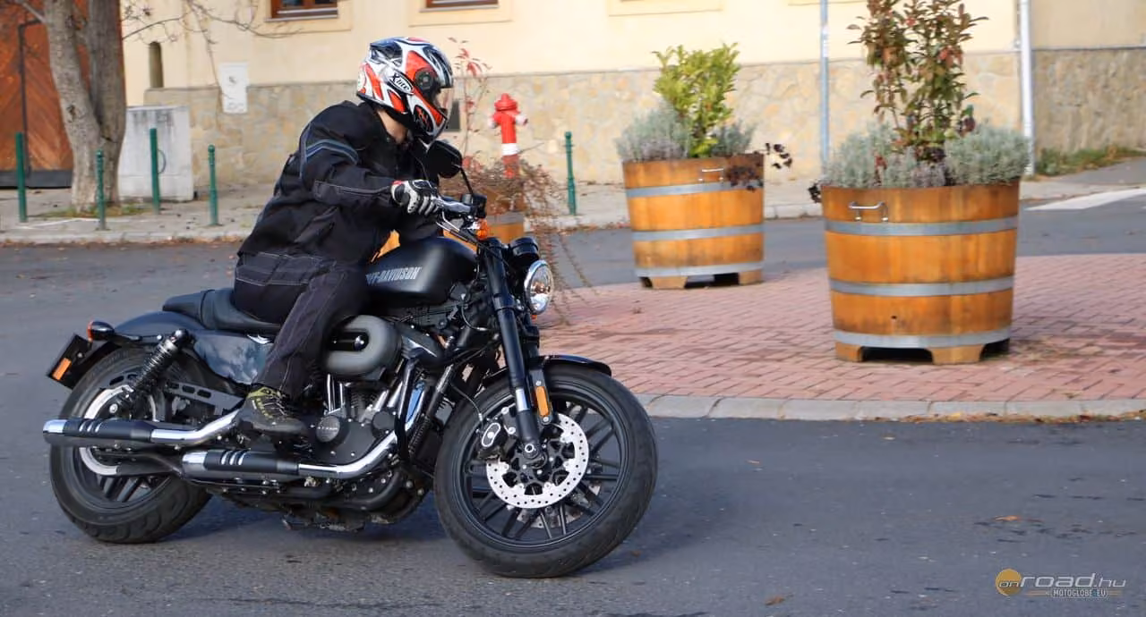 Bajusznövesztő: Harley-Davidson XL 1200CX Roadster teszt Bajusznövesztő: Harley-Davidson XL 1200CX Roadster teszt