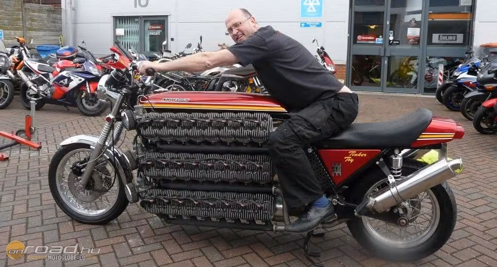 Felülmúlhatatlan: 48 hengeres Kawasaki motorkerékpár Felülmúlhatatlan: 48 hengeres Kawasaki motorkerékpár