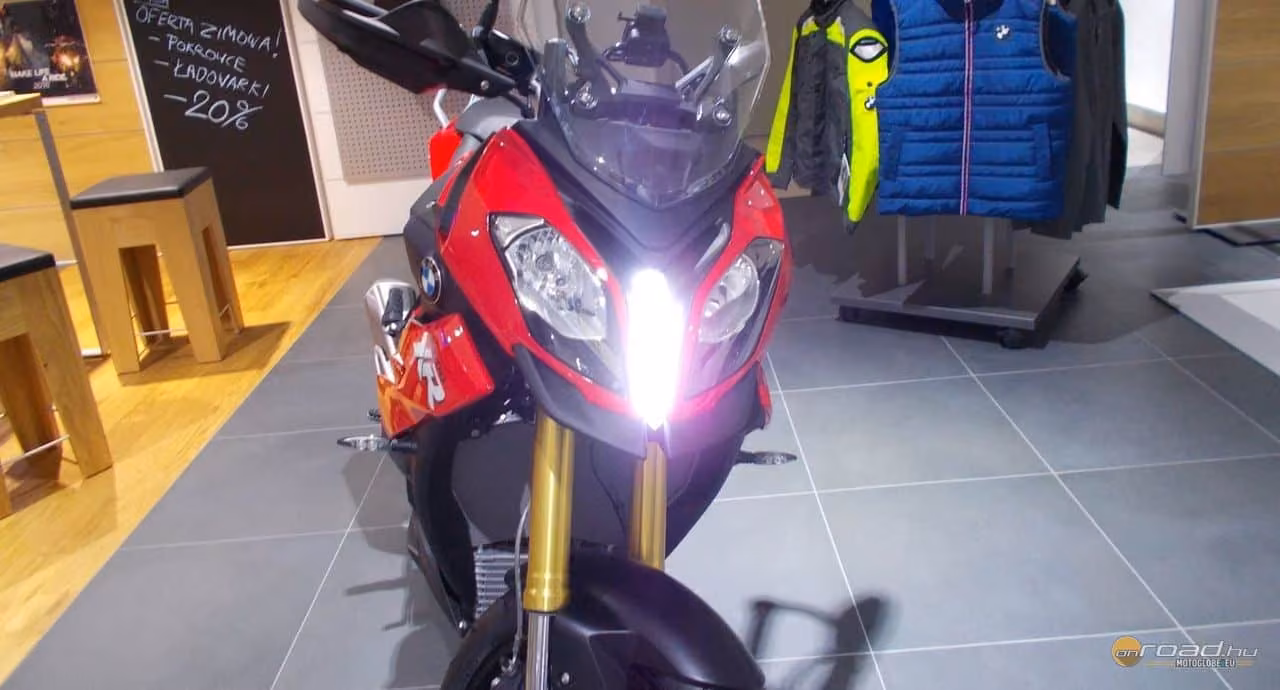 Nappali menetfény a motoron: szabad vagy sem? Nappali menetfény a motoron: szabad vagy sem?