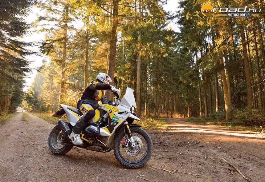 Az R1200GS Rally inkább a dizájnra fektette a hangsúlyt