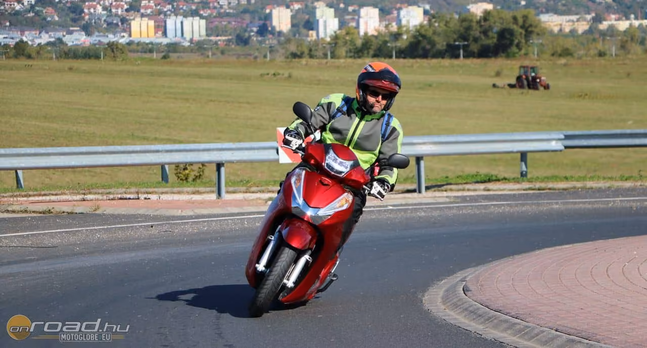 Az örök etalon: Honda SH300i ABS teszt