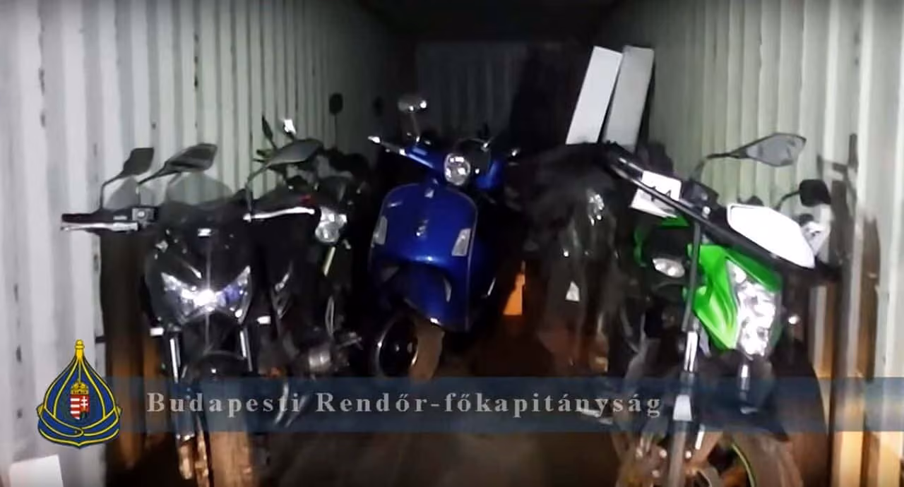Lopott motorokat foglalt le a rendőrség