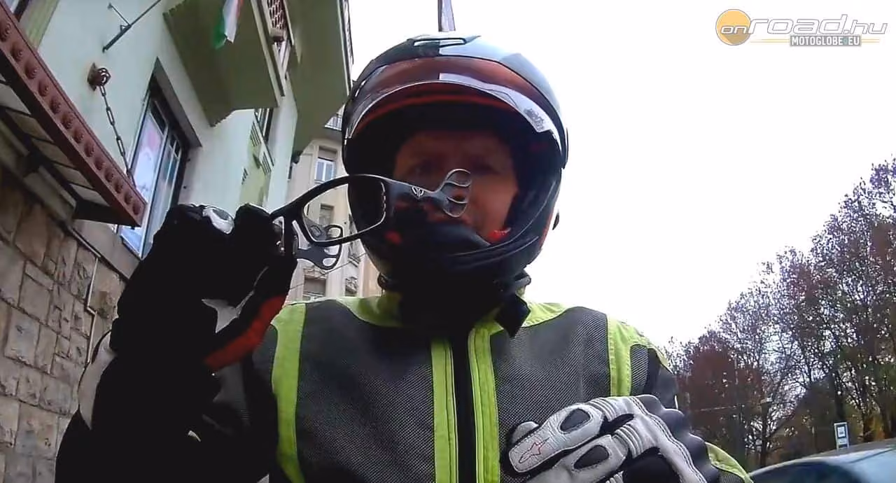 Szemüveggel motorozni is vidám dolog: Motoflywear teszt