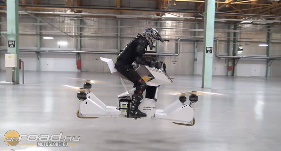 A klasszikus drónok quadcopter technikáját ültették át a személyszállító motorba