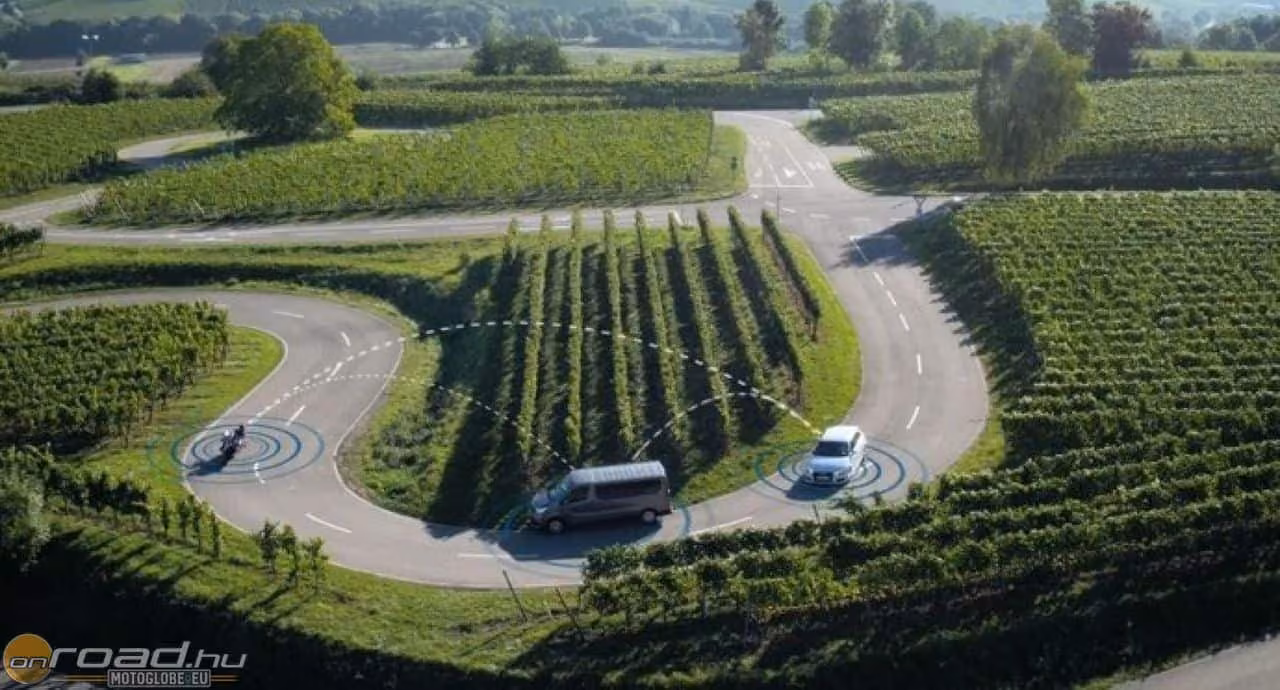 A Bosch újítása a motorosok biztonsága érdekében: kommunikáló járművek A Bosch újítása a motorosok biztonsága érdekében: kommunikáló járművek