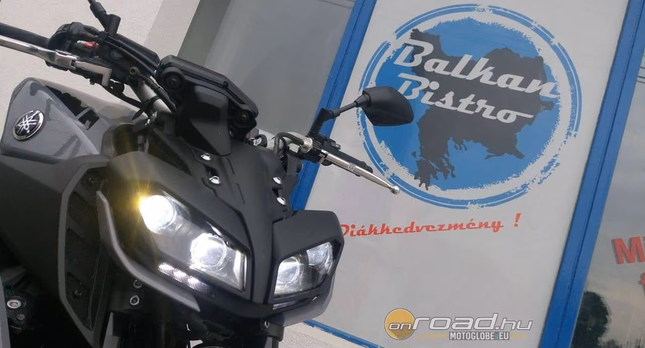 A sötét lovag még gonoszabb lett: Yamaha MT-09 ABS teszt (2017) A sötét lovag még gonoszabb lett: Yamaha MT-09 ABS teszt (2017)