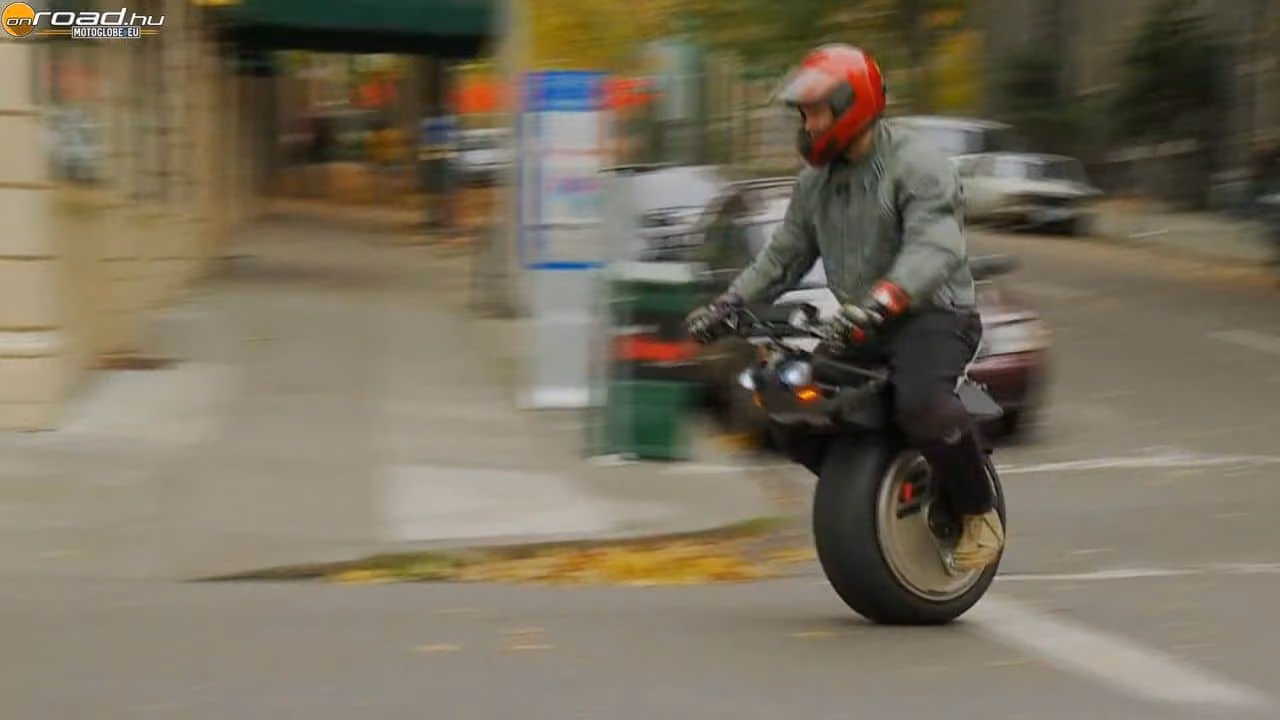 Amikor a Sci-fi valósággá válik: íme a Ryno egykerekű motor Amikor a Sci-fi valósággá válik: íme a Ryno egykerekű motor
