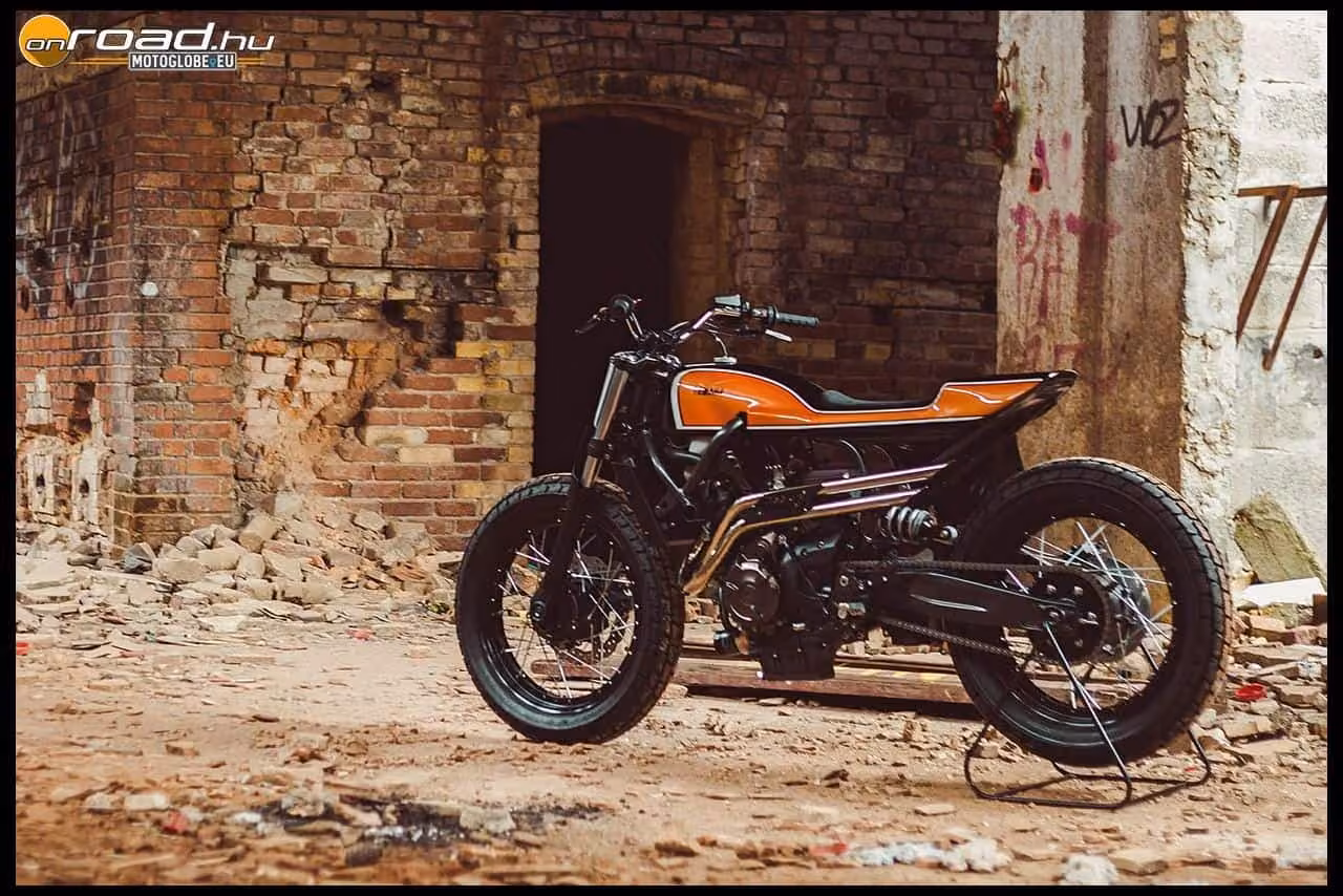 Yamaha XSR700 Tracker  a Jigsaw műhelyéből: ilyen egy modern görög remekmű