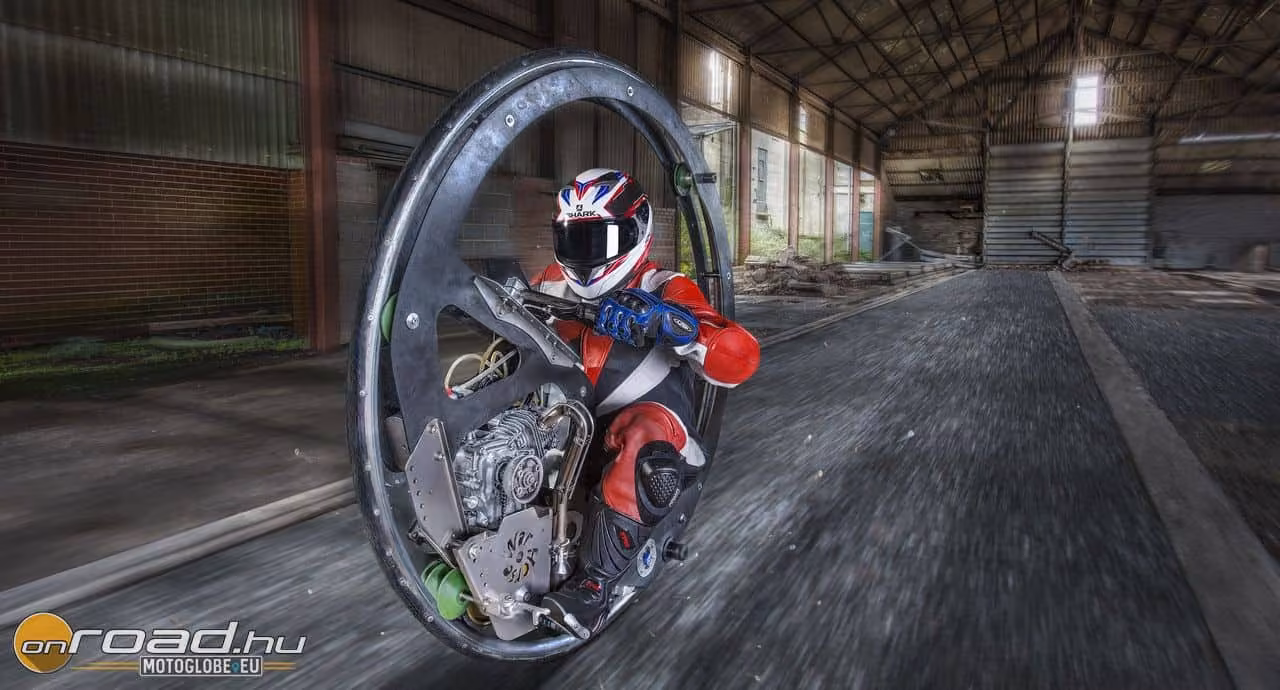 Új motoros sebességi világcsúcs: 98 kilométer/óra. Na de Monowheel-lel! Új motoros sebességi világcsúcs: 98 kilométer/óra. Na de Monowheel-lel!