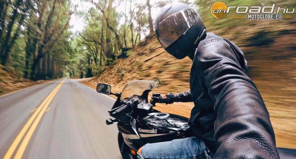 Veszélyes új divathullám? Itt a motoros szelfi! Veszélyes új divathullám? Itt a motoros szelfi!