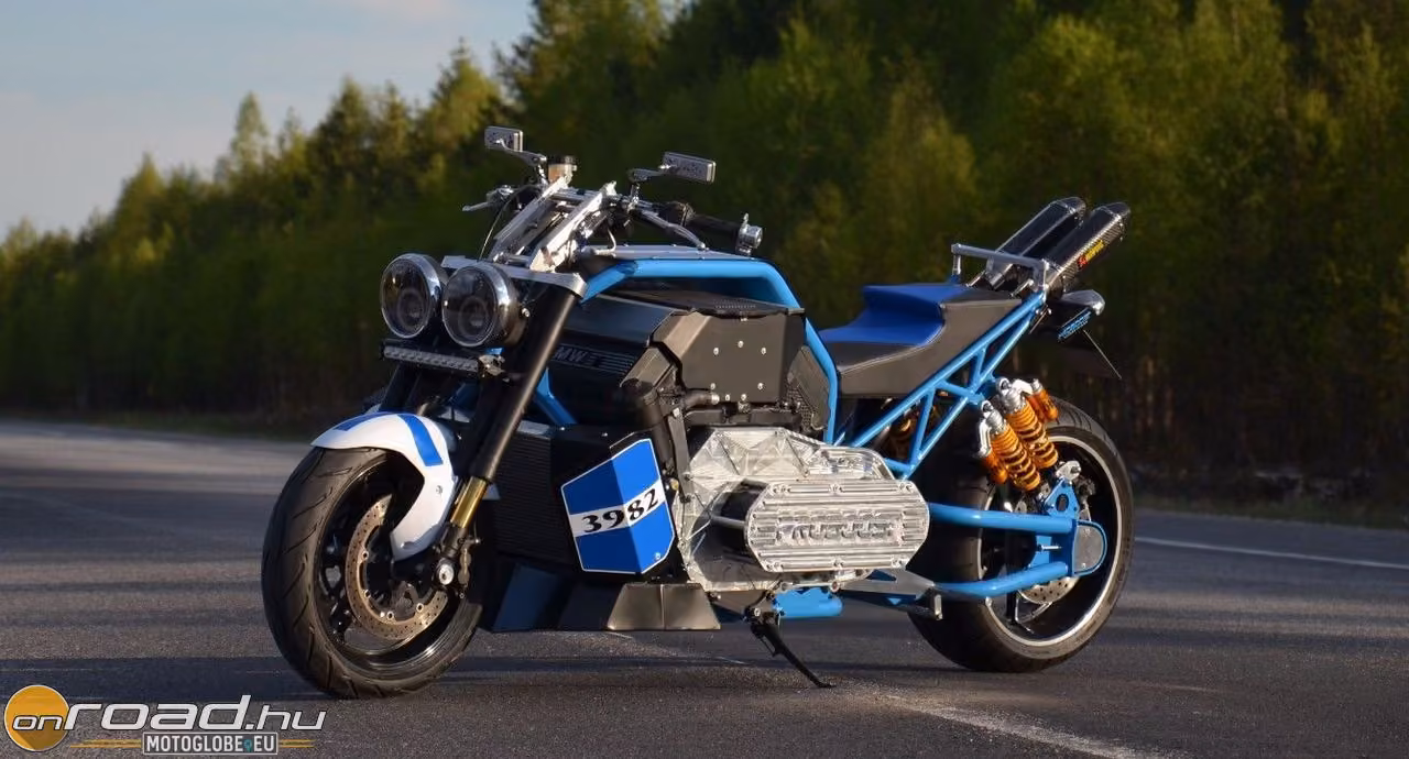 Undorítóan csodás szörny: BMW V8 Twintubo ProBoost M1