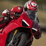 2018-Ducati-Panigale-V4-onroad-015