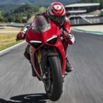 2018-Ducati-Panigale-V4-onroad-018