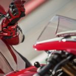 2018-Ducati-Panigale-V4-onroad-02
