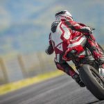 2018-Ducati-Panigale-V4-onroad-027
